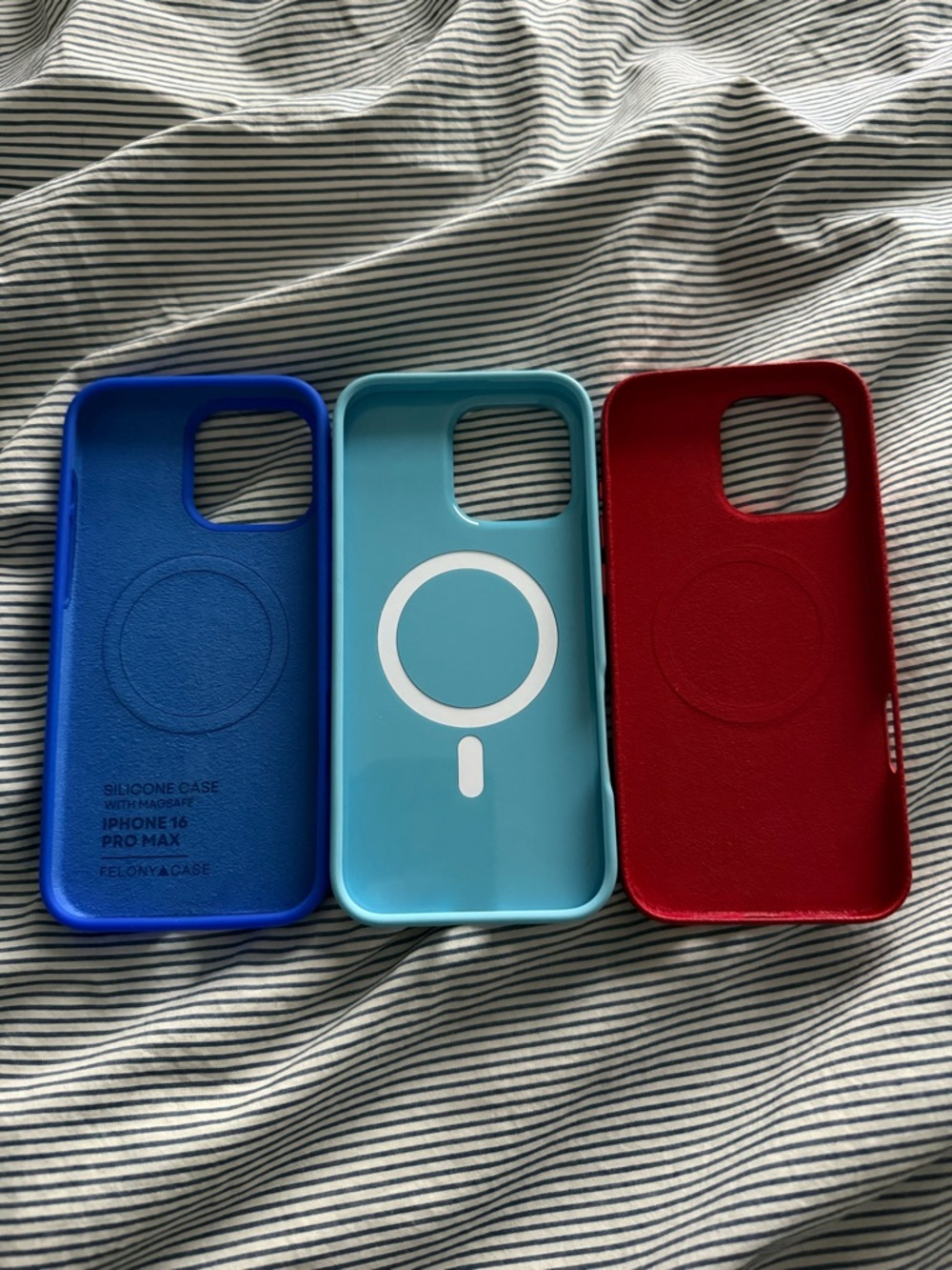 Silicone & Leather-Texture iPhone Pro Max Case - light blue, red, cobalt blue - Picture 4 of 4